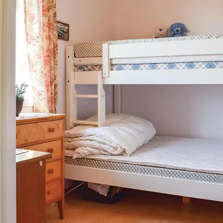 Three-bedroom Holiday In Selvar Selvaer
