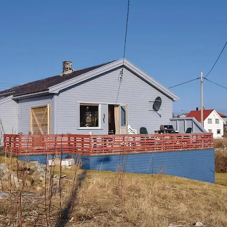 Three-bedroom Holiday In Selvar Selvaer