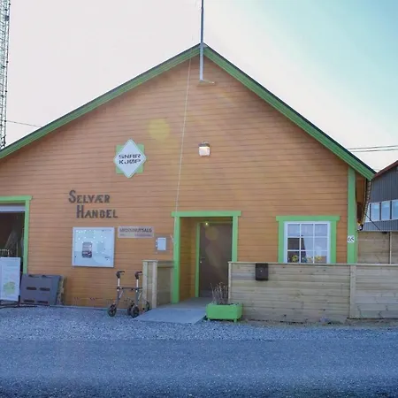 Three-bedroom Holiday In Selvar Selvaer